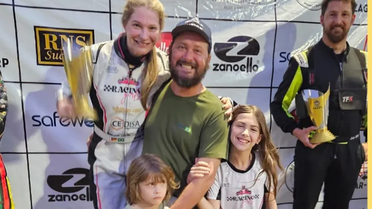 Famílias acompanhando a 1ª Copa AKARS no Circuito Techspeed